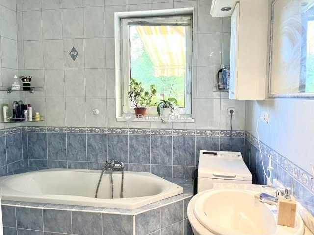 Eladó családi ház, Szigetszentmiklóson 99.8 M Ft, 3 szobás