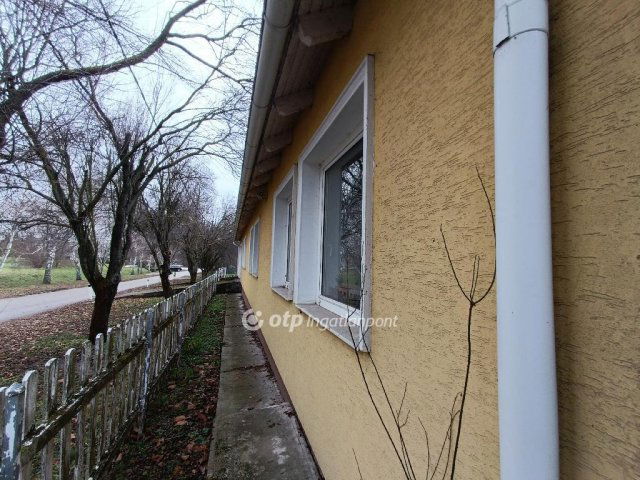 Eladó ipari ingatlan, Herceghalomon 83 M Ft / költözzbe.hu