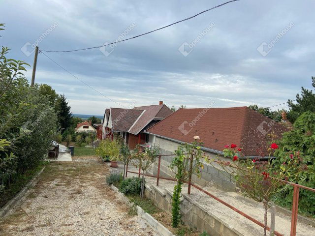 Eladó családi ház, Győrújbaráton 44.5 M Ft, 3 szobás