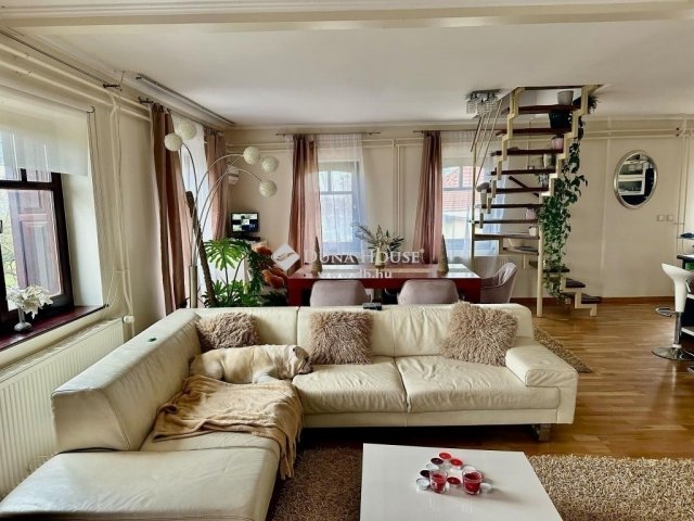 Eladó családi ház, Pécsett 235 M Ft, 4 szobás