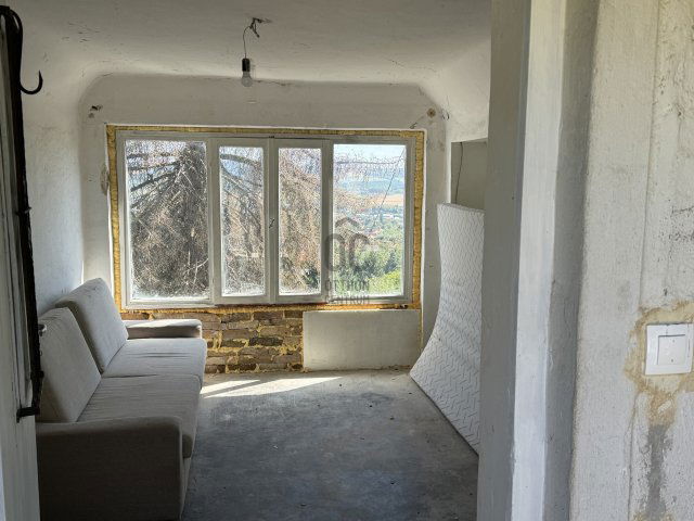 Eladó nyaraló, Pécsett 6.5 M Ft, 2 szobás / költözzbe.hu