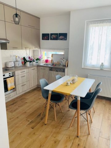 Kiadó panellakás, albérlet, Tatán 250 E Ft / hó, 3 szobás