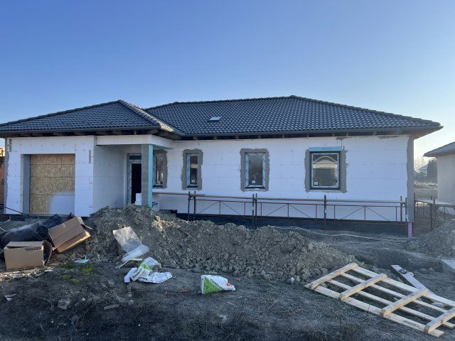 Eladó családi ház, Vámosszabadin 92.9 M Ft, 5 szobás