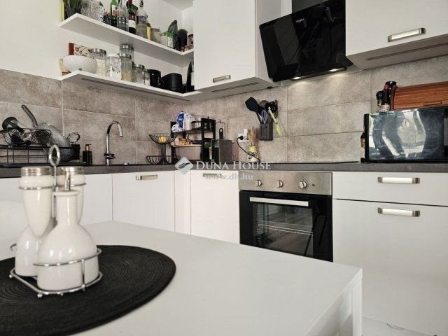 Eladó téglalakás, Budapesten, XI. kerületben 104 M Ft, 2 szobás