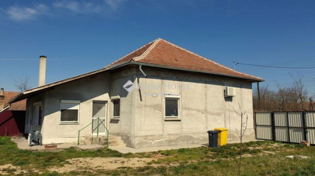 Eladó családi ház, Pitvaroson 15.9 M Ft, 2 szobás