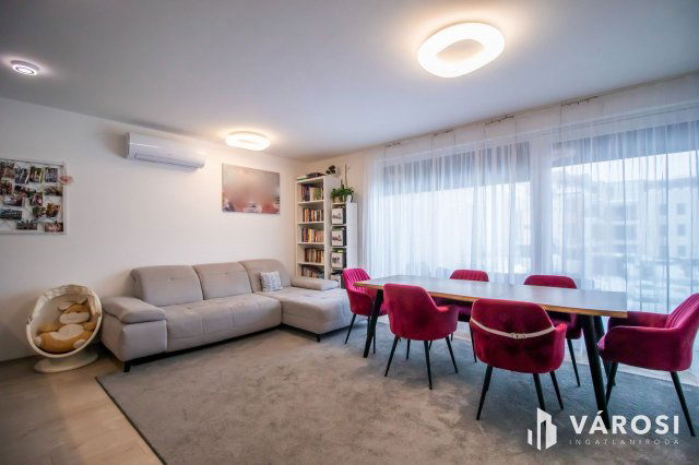 Eladó téglalakás, Székesfehérvárott 99 M Ft, 4 szobás