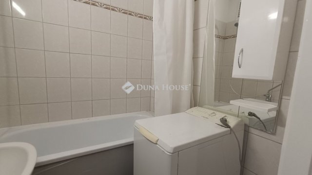 Eladó panellakás, Kecskeméten 45.9 M Ft, 2 szobás