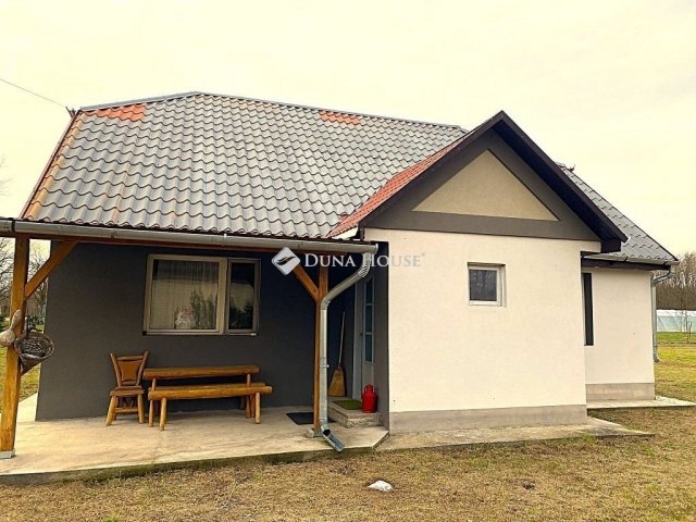 Eladó családi ház, Ladánybenén 49.99 M Ft, 3 szobás