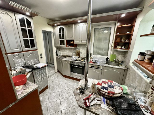 Eladó családi ház, Vasváron 54.9 M Ft, 8 szobás