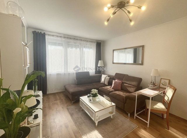 Eladó panellakás, Budapesten, III. kerületben 69.99 M Ft