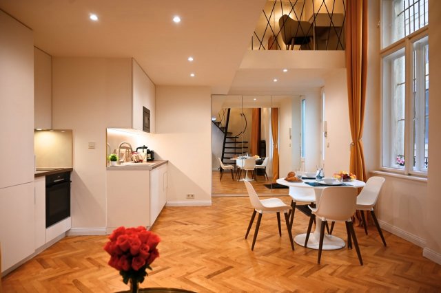 Kiadó téglalakás, albérlet, VI. kerületben, Nagymező utcában