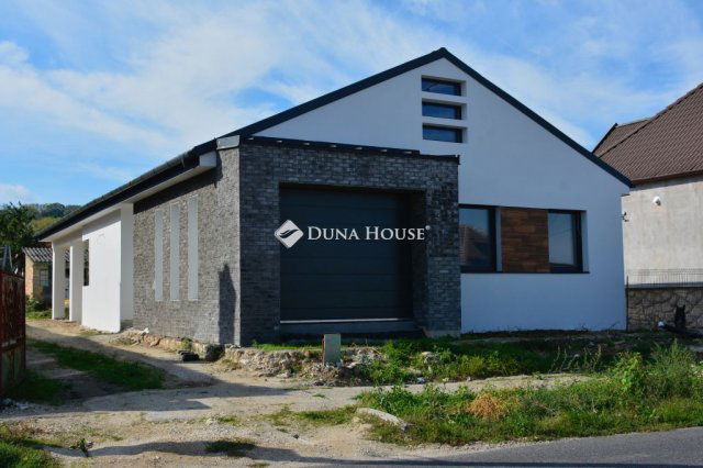 Eladó családi ház, Nyúlon 132.5 M Ft, 4 szobás