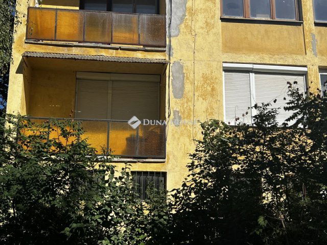 Eladó téglalakás, Esztergomban, Erzsébet Királyné utcában