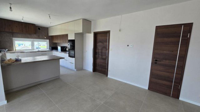 Eladó családi ház, Budajenőn 178.9 M Ft, 5 szobás