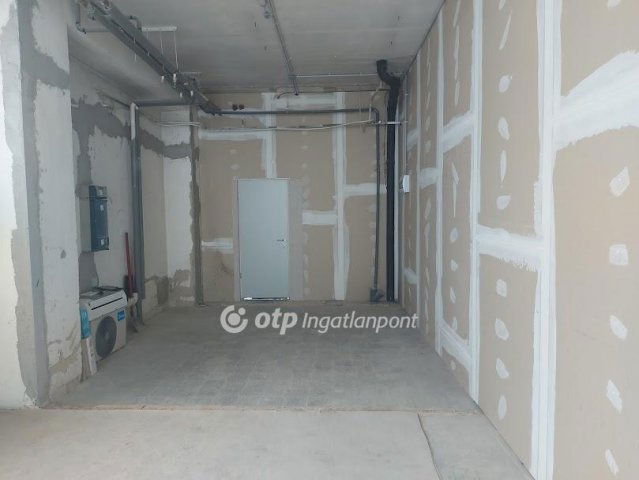 Eladó üzlethelyiség, Szigetváron 23.73 M Ft