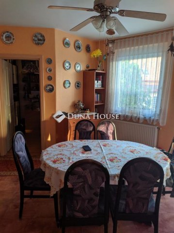 Eladó családi ház, Veszprémben 140.7 M Ft, 5 szobás