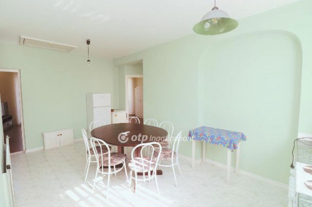 Eladó családi ház, Siófokon 189 M Ft, 8 szobás
