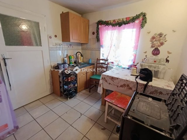 Eladó családi ház, Mohácson 7.5 M Ft, 3 szobás