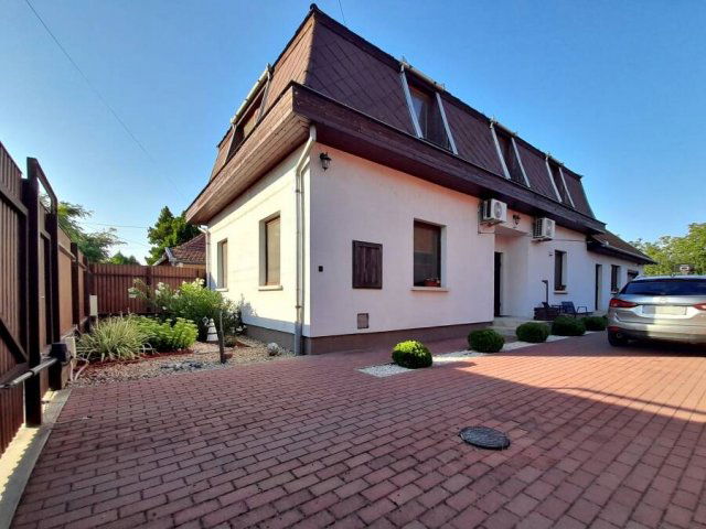 Eladó családi ház, Békéscsabán 79.9 M Ft, 6 szobás