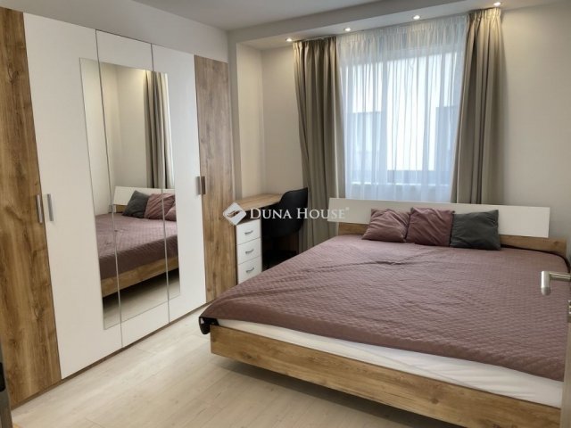 Kiadó téglalakás, albérlet, Pécsett 330 E Ft / hó, 3 szobás