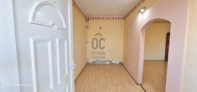 Eladó téglalakás, Esztergomban 32 M Ft, 1 szobás