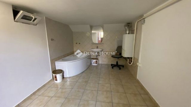 Eladó téglalakás, Székesfehérvárott 74.9 M Ft, 3 szobás