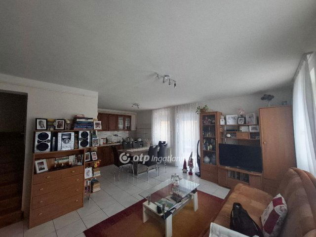 Eladó családi ház, Kerecsenden 37 M Ft, 1+3 szobás