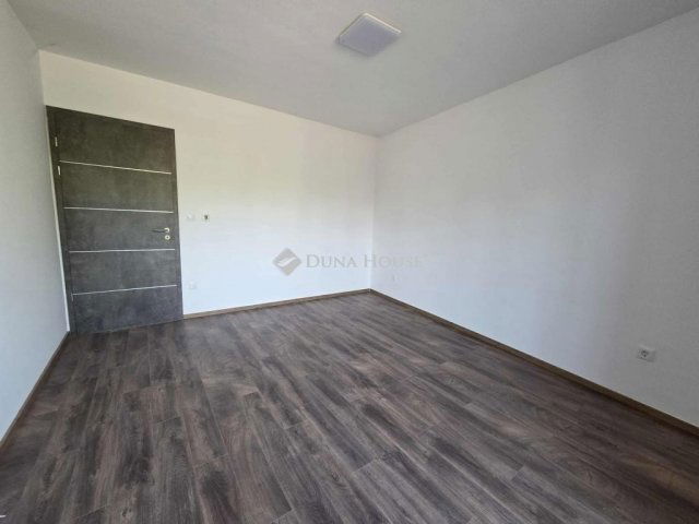 Eladó téglalakás, Szegeden 114.9 M Ft, 3 szobás