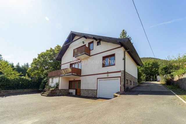 Eladó családi ház, Budapesten, III. kerületben 263 M Ft