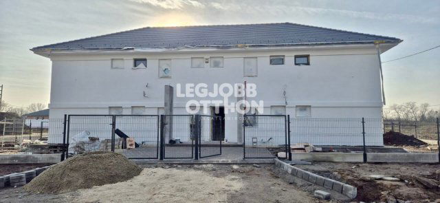 Eladó téglalakás, Cegléden 59 M Ft, 1+3 szobás