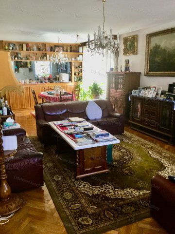 Eladó családi ház, Hévízen 145 M Ft, 9 szobás