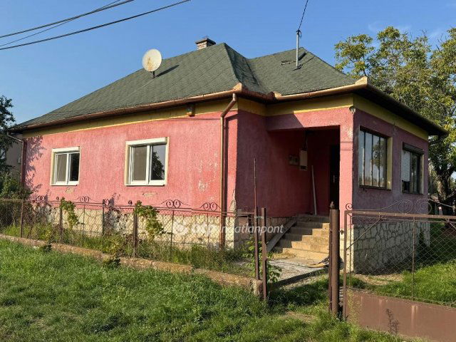 Eladó családi ház, Poroszlón 60 M Ft, 5+2 szobás