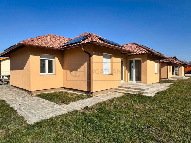 Eladó családi ház, Székesfehérvárott 90 M Ft, 5 szobás