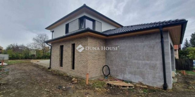 Eladó családi ház, Szegeden 231.874 M Ft, 5 szobás