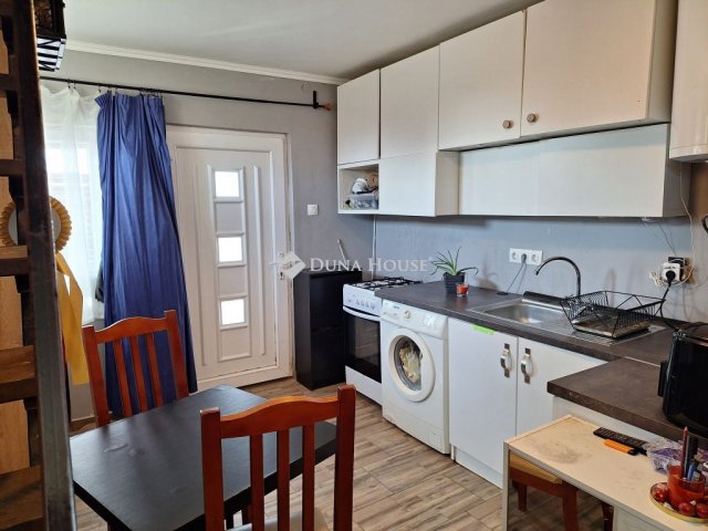 Eladó családi ház, Bicskén 21.5 M Ft, 2 szobás