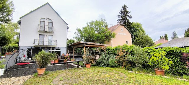 Eladó családi ház, Szentendrén 245 M Ft, 4 szobás