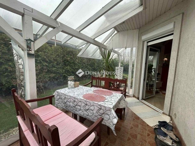 Eladó családi ház, Vecsésen 144.9 M Ft, 4 szobás