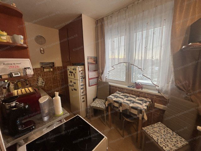 Eladó panellakás, Tatabányán 43 M Ft, 2+1 szobás