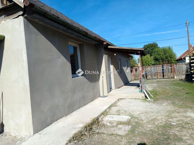 Eladó családi ház, Újszászon 18 M Ft, 3 szobás