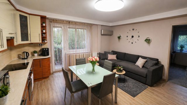 Eladó téglalakás, Komlón 31.5 M Ft, 2 szobás