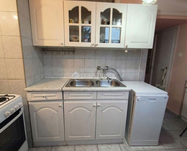 Eladó téglalakás, Gödöllőn 65.5 M Ft, 2 szobás