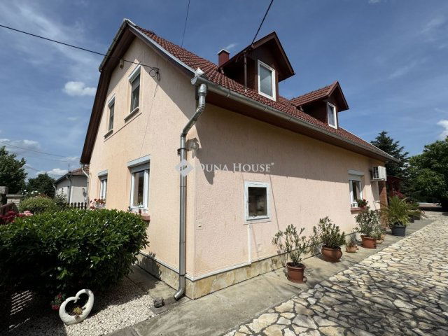 Eladó családi ház, Békésen 95 M Ft, 5 szobás