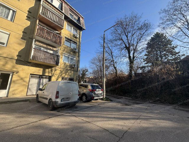 Eladó garázs, Tatán 15.99 M Ft / költözzbe.hu