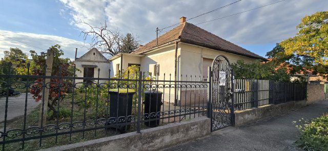 Eladó családi ház, Pakson, Vásár utcában 29.9 M Ft, 3 szobás