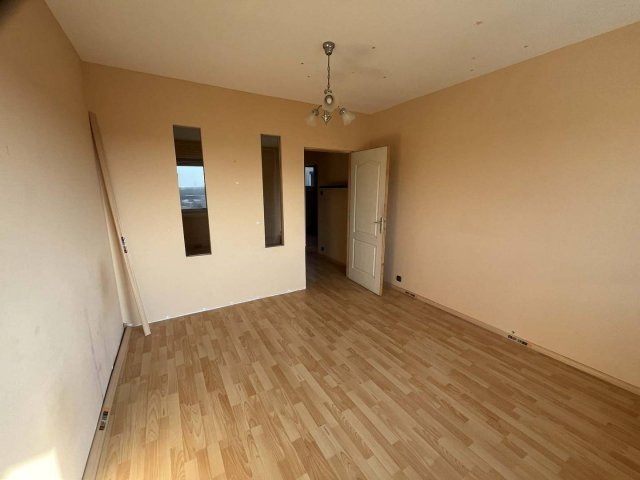 Eladó panellakás, Dunaújvárosban 30.99 M Ft, 1+2 szobás