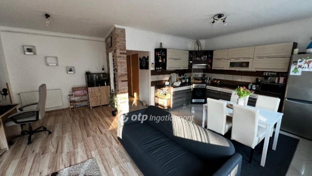 Eladó téglalakás, Egerben 76.9 M Ft, 3 szobás