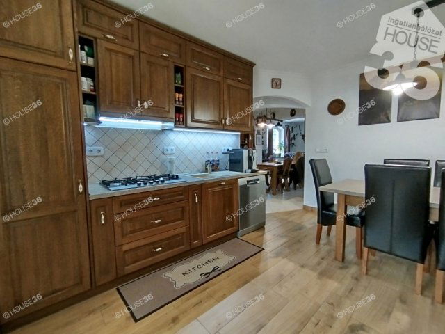 Eladó családi ház, Kerekegyházán 107.9 M Ft, 5 szobás