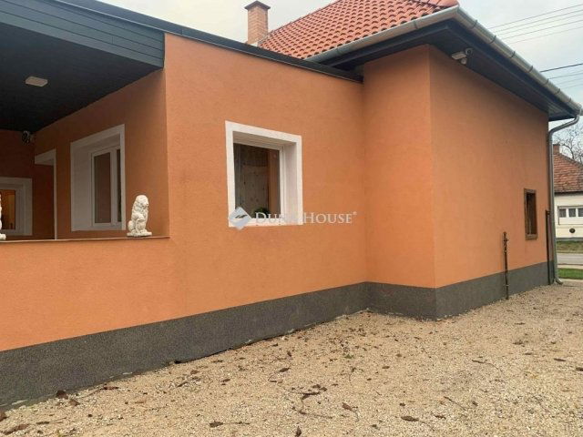 Eladó családi ház, Pusztaszabolcson 53 M Ft, 4 szobás