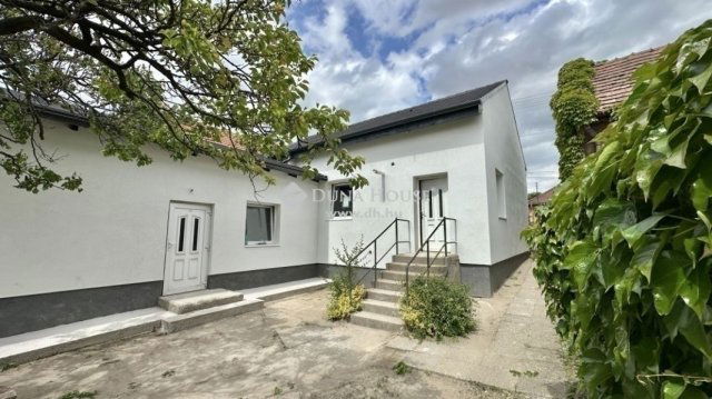 Eladó családi ház, Budapesten, XVIII. kerületben 84.9 M Ft