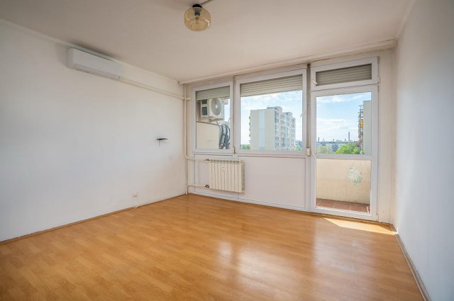 Eladó panellakás, XXI. kerületben, Kiss János altábornagy utcában